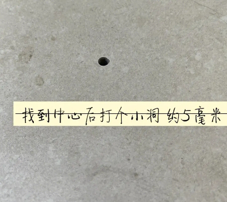 维西瓷砖空鼓维修公司专业解答在瓷砖铺贴过程中，如果砂料搅拌不均匀，将会带来以下问题